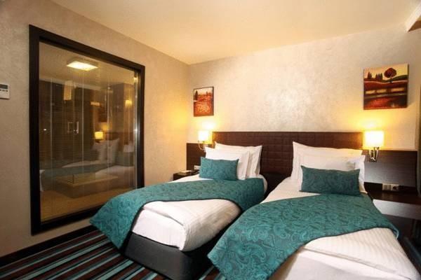 Notte Hotel — 2