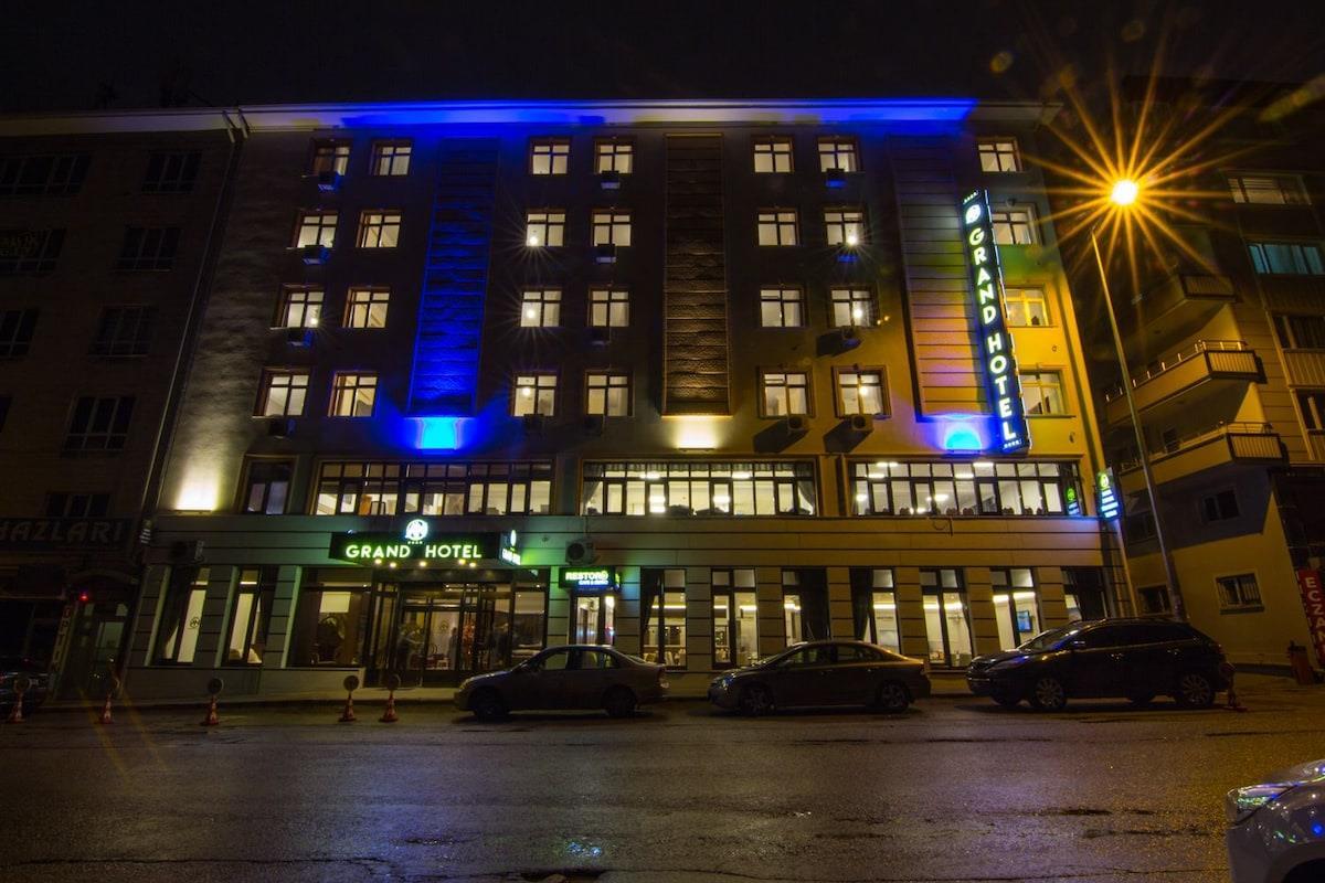 An Grand Hotel