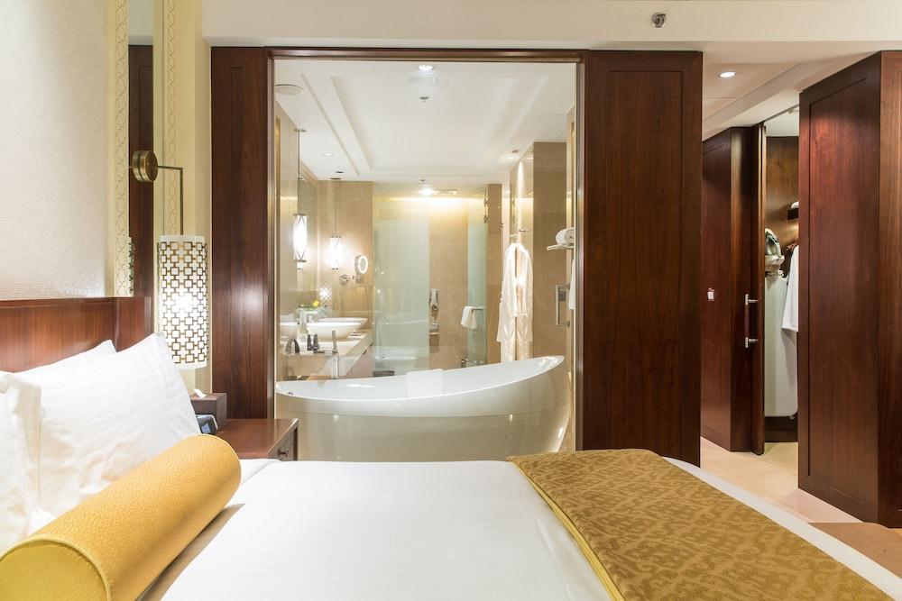 The Ritz-Carlton, Dubai — 3