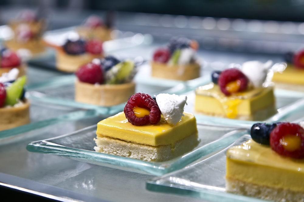 Le Meridien Dubai Hotel & Conference Centre — 8