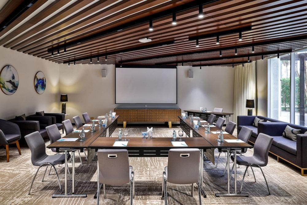 Le Meridien Dubai Hotel & Conference Centre — 10