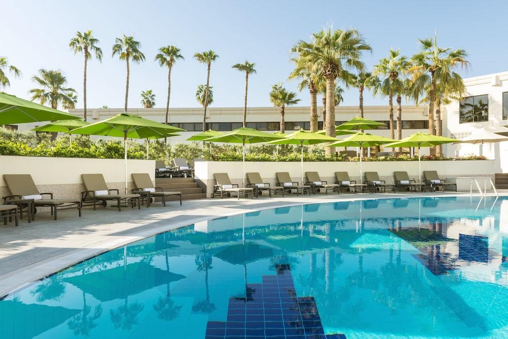 Le Meridien Dubai Hotel & Conference Centre — 4