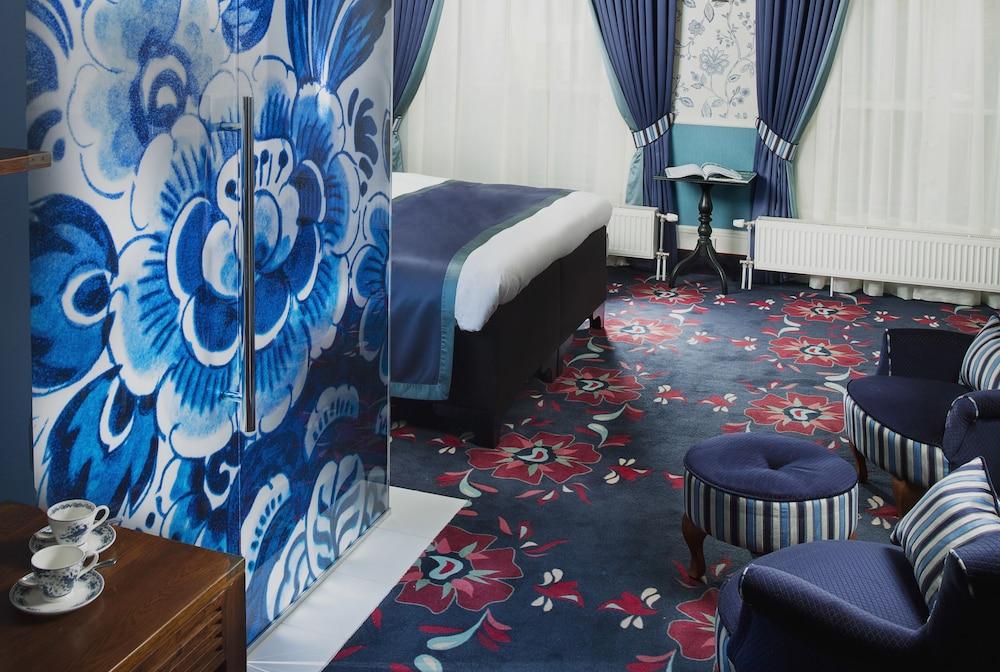 Carlton Ambassador Hotel — 7