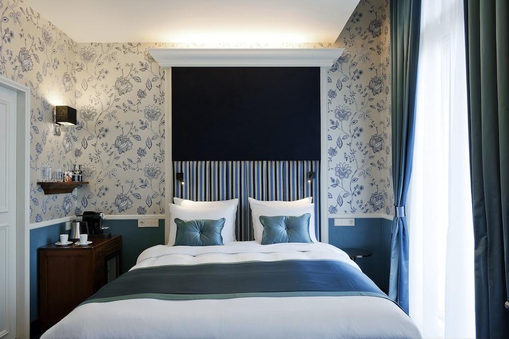 Carlton Ambassador Hotel — 3