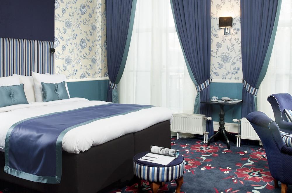 Carlton Ambassador Hotel — 8