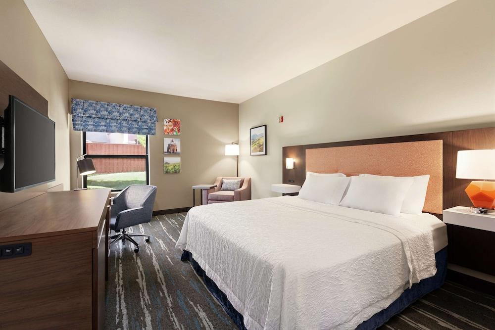 Hampton Inn Tracy — 8