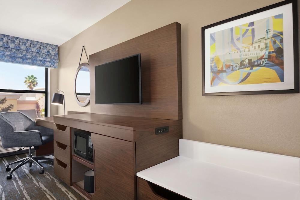 Hampton Inn Tracy — 9