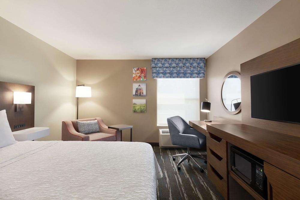 Hampton Inn Tracy — 7
