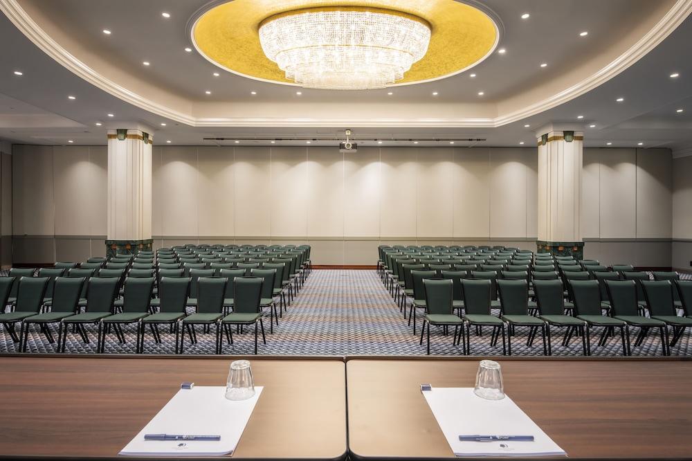DoubleTree by Hilton Brussels City — 9