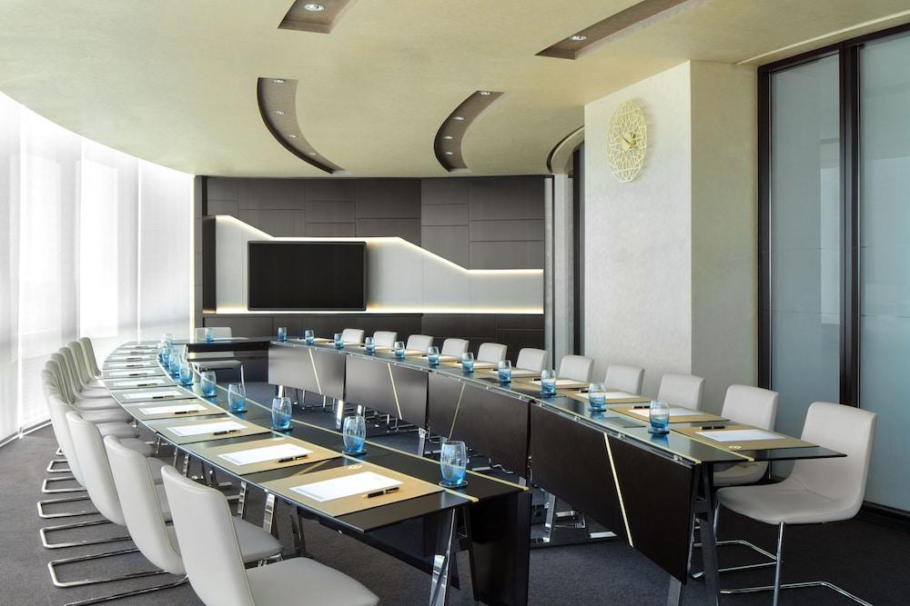 Jumeirah Emirates Towers Dubai — 10