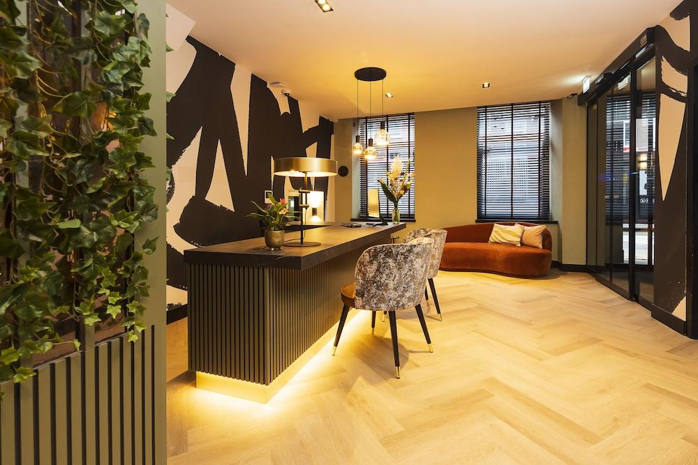 Huygens Place — 8