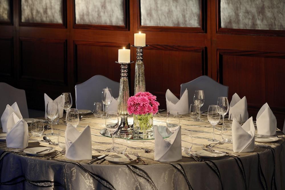 Mövenpick Hotel & Apartments Bur Dubai — 10