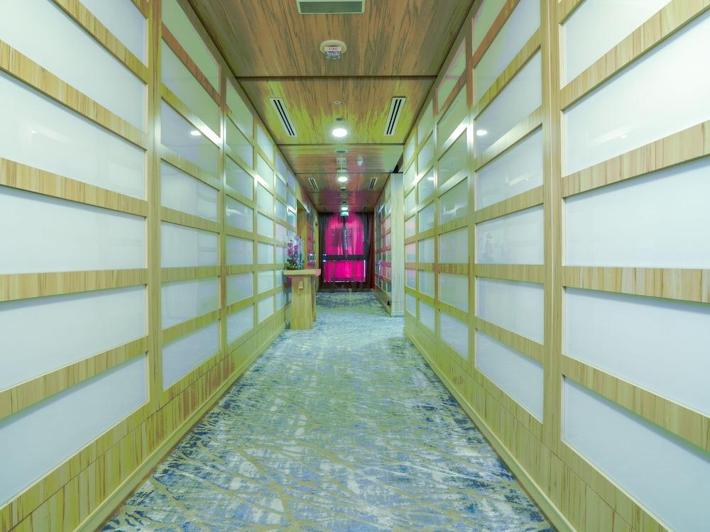 Palette Royal Reflections Hotel and Spa Dubai — 10