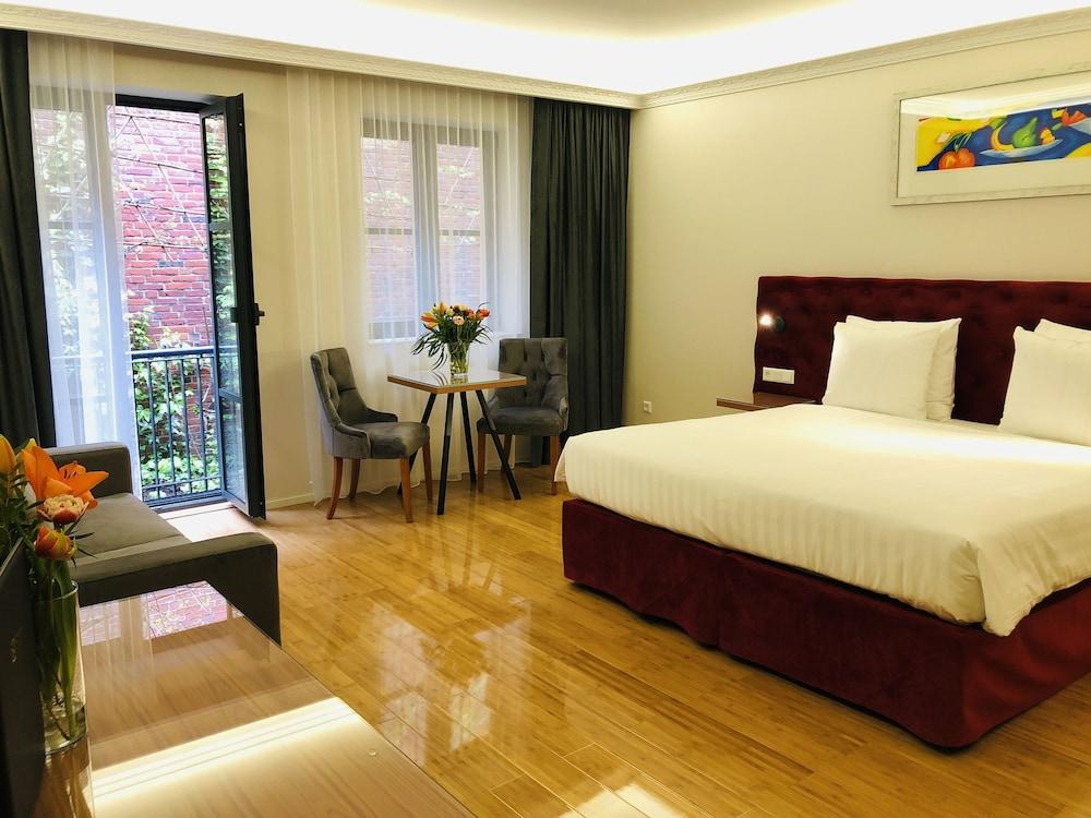 Chasse Hotel Residency — 10