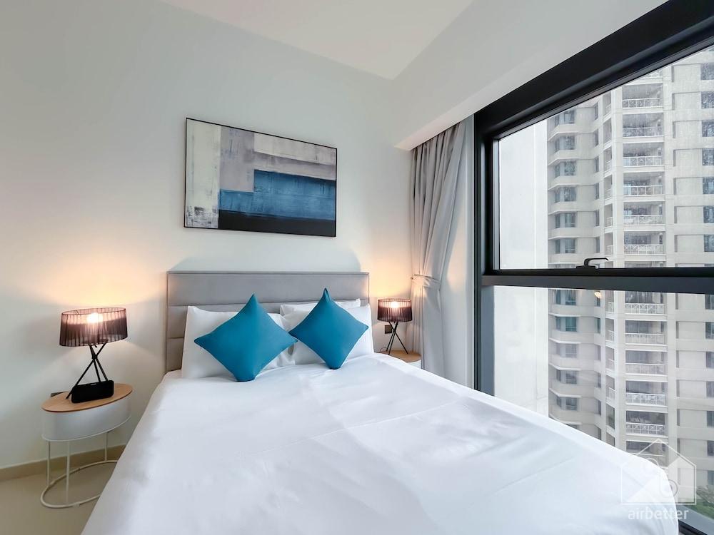 Luxurious 1B With Breathtaking Views Downtown — 9