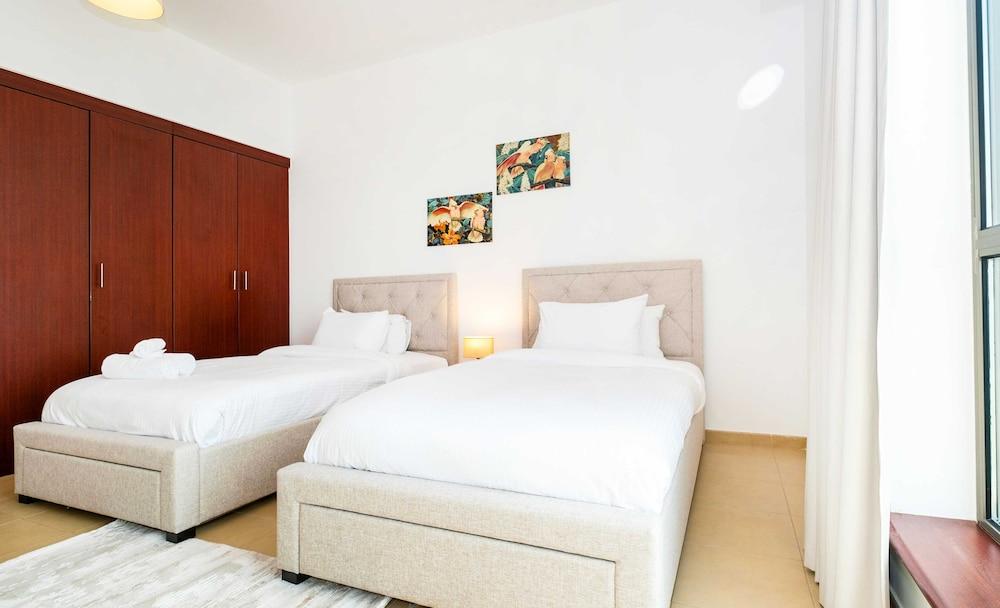 LUX The JBR BlueWaters View Suite 2