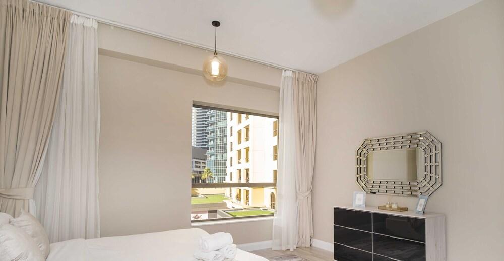 LUX The JBR Premium Sea View Suite — 8