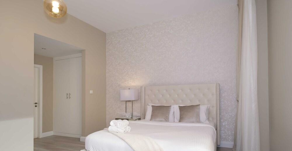 LUX The JBR Premium Sea View Suite — 9