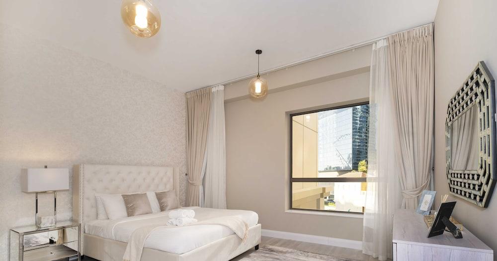 LUX The JBR Premium Sea View Suite — 7