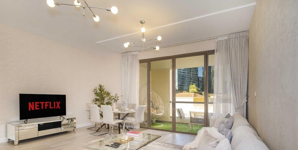 LUX The JBR Premium Sea View Suite
