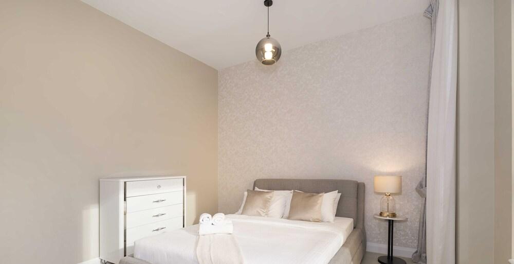 LUX The JBR Premium Sea View Suite — 6