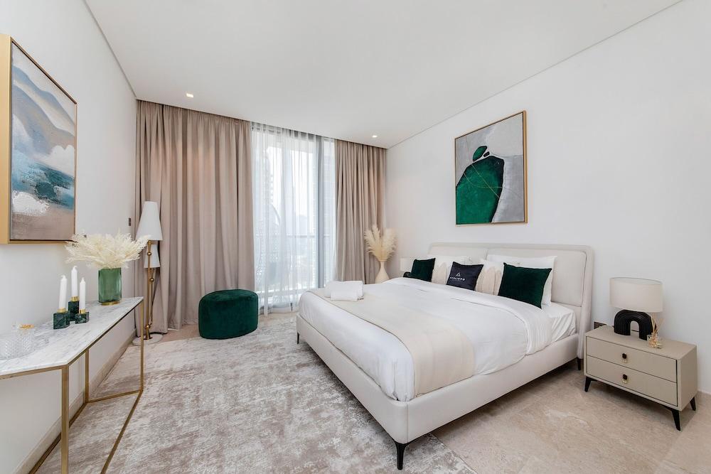 Luxe 3BR with Burj Khalifa view — 8