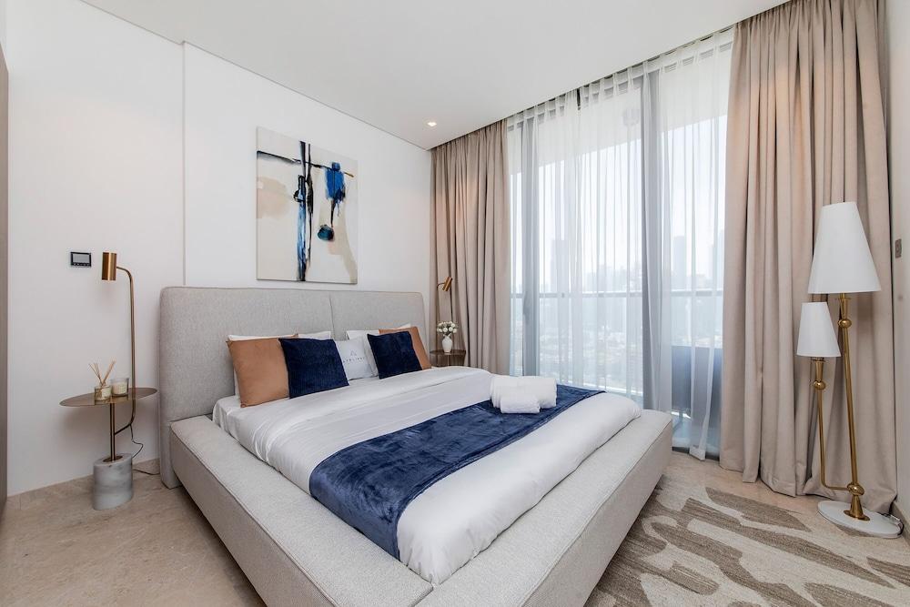 Luxe 3BR with Burj Khalifa view — 9