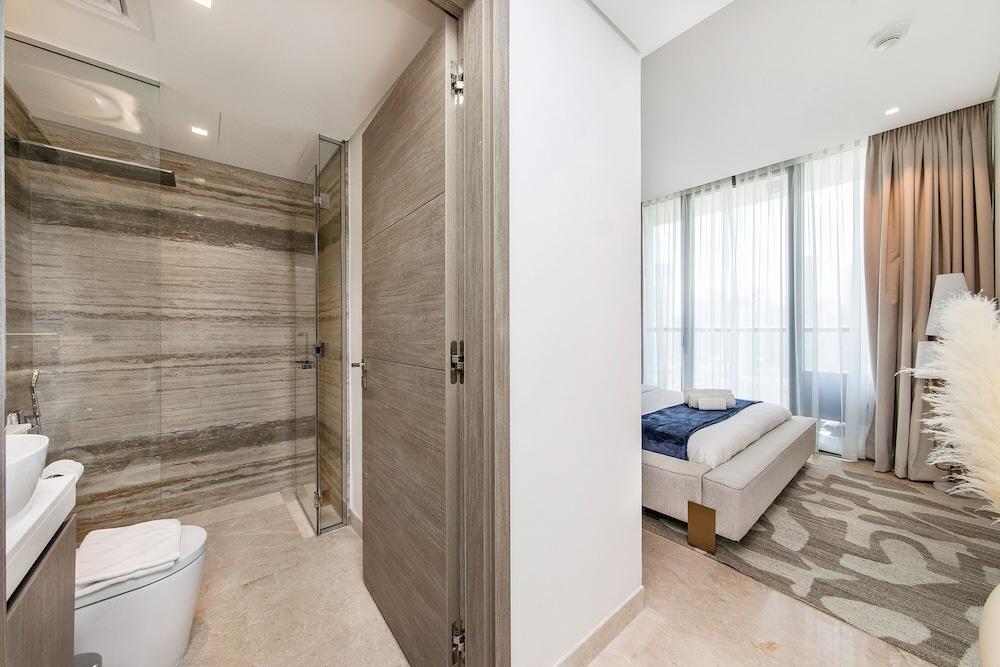 Luxe 3BR with Burj Khalifa view — 10