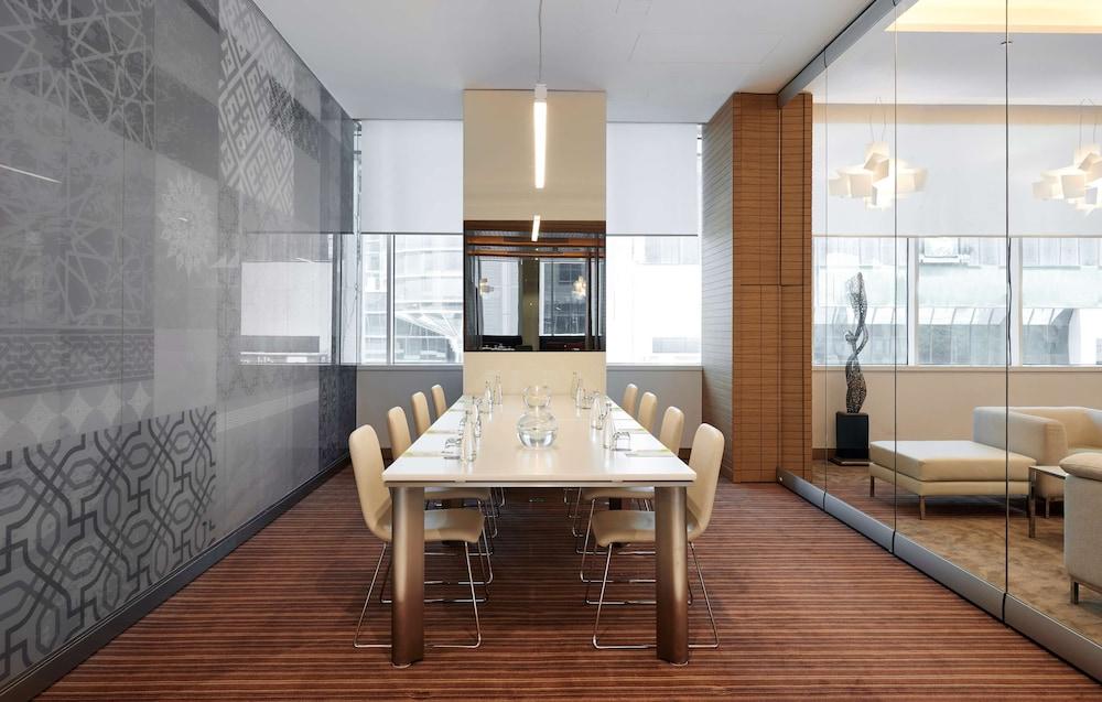 Hyatt Place Dubai Baniyas Square — 8