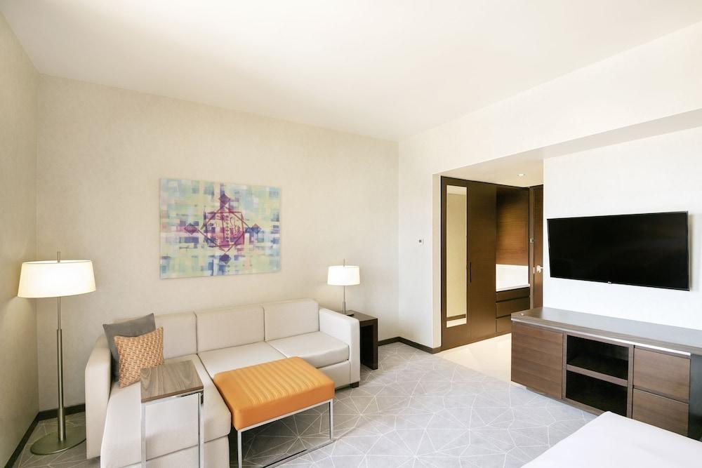 Hyatt Place Dubai Baniyas Square — 2