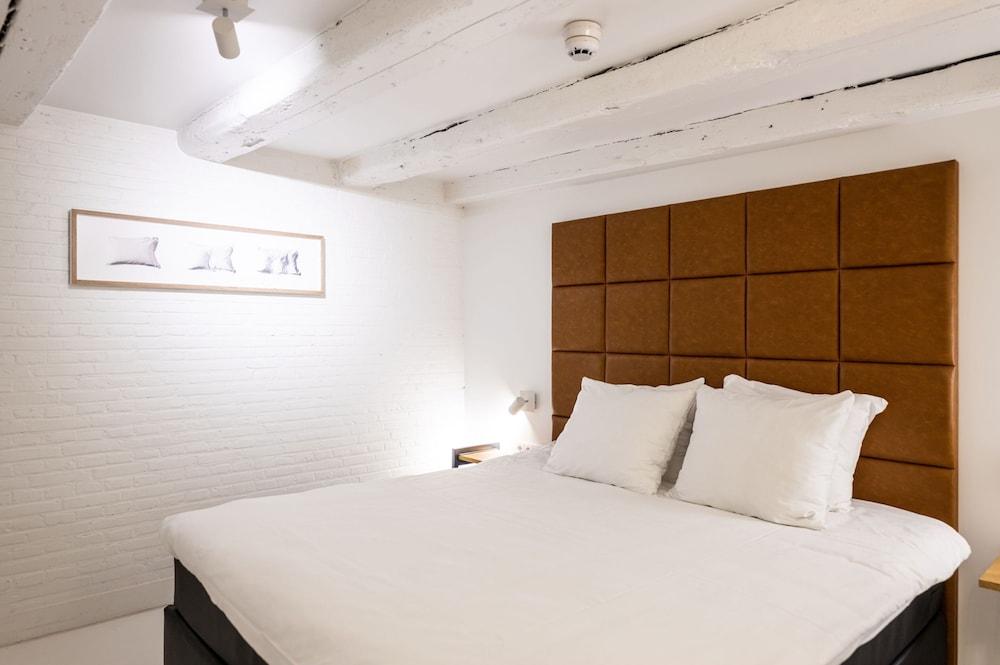 YAYS Amsterdam Salthouse Canal by Numa — 10