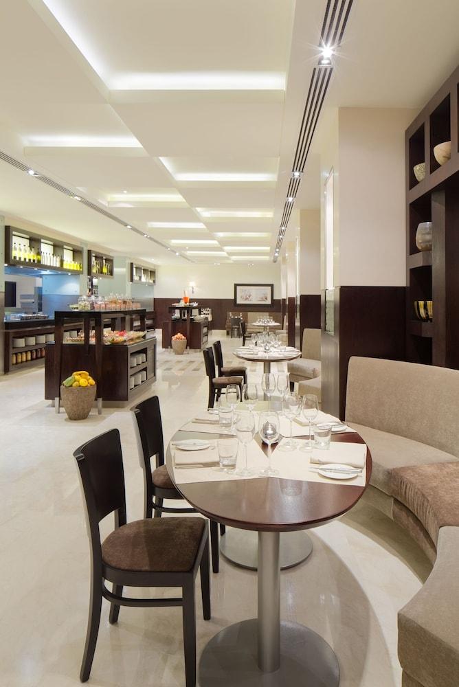 Hyatt Regency Galleria Residence Dubai — 8