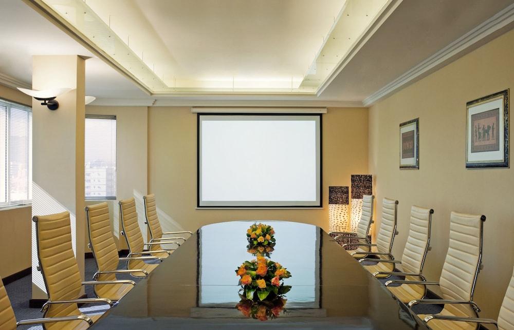 Grand Excelsior Hotel Deira — 10