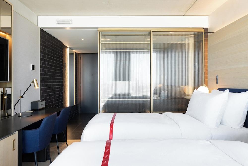 Ruby Emma Hotel Amsterdam — 10