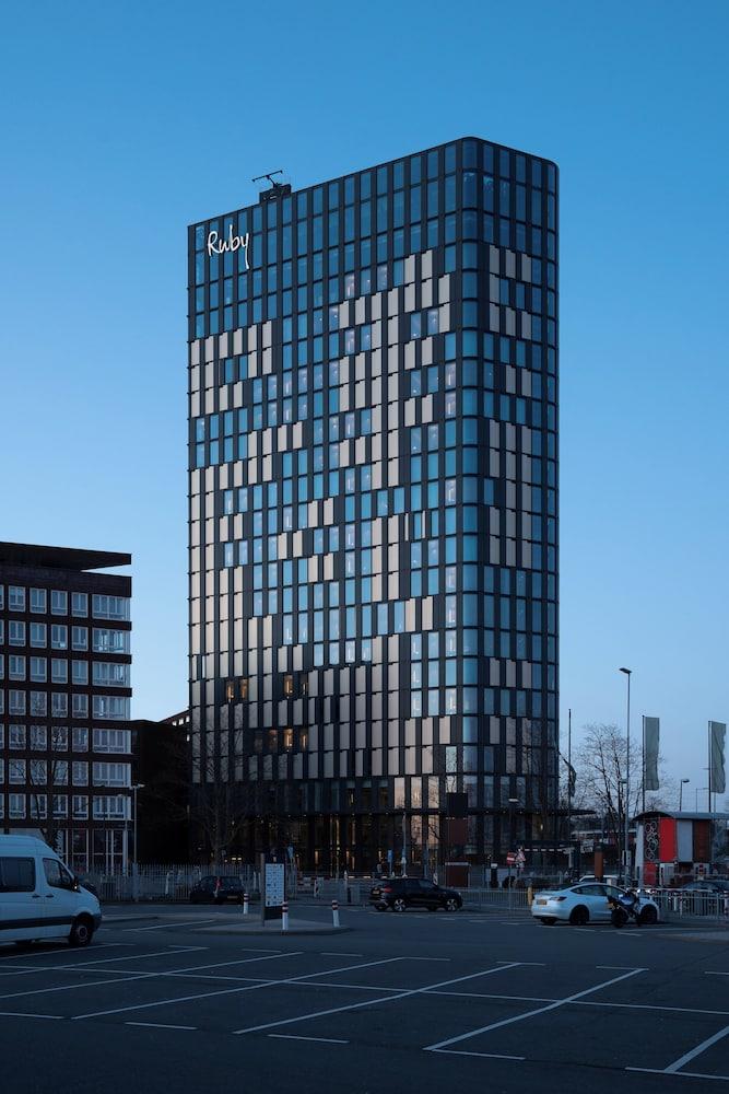 Ruby Emma Hotel Amsterdam — 7