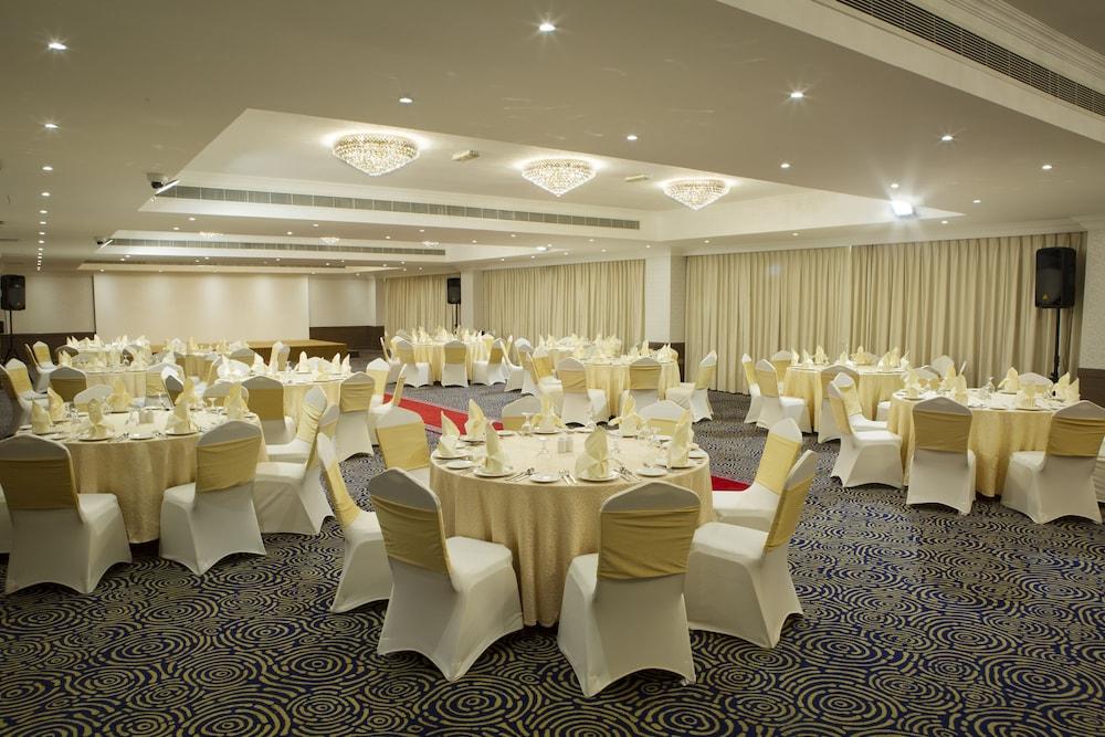 Carlton Tower Hotel — 10