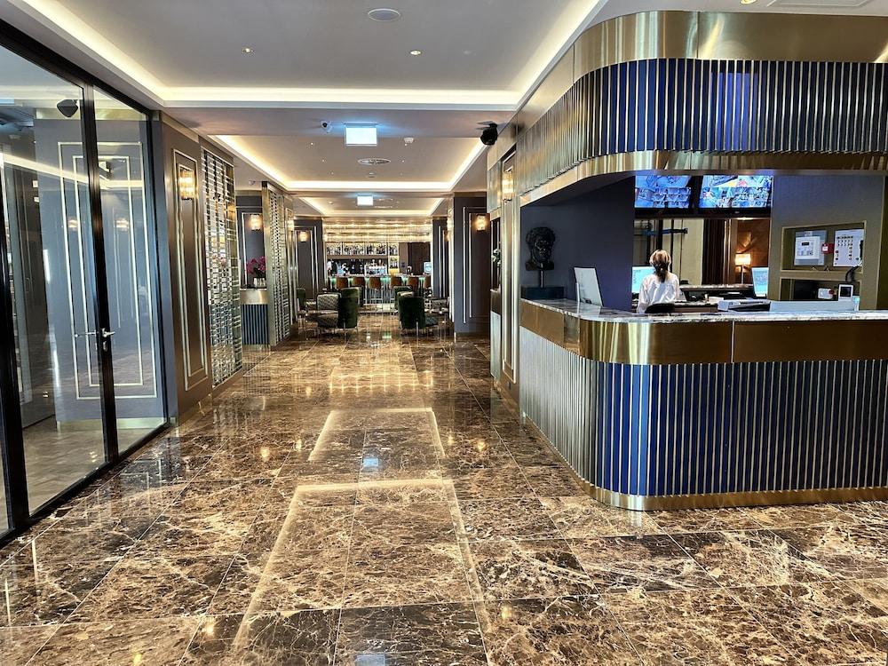Art Hotel Rotterdam — 10