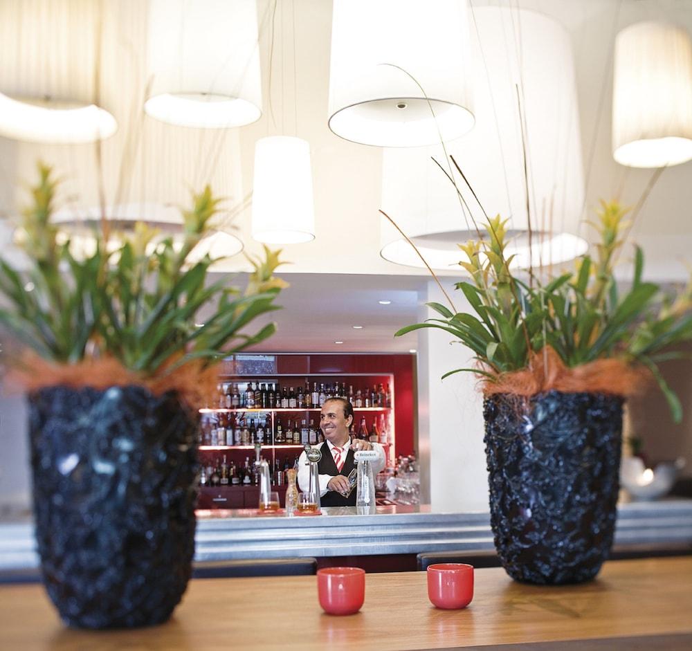 Mövenpick Hotel Amsterdam City Centre — 7
