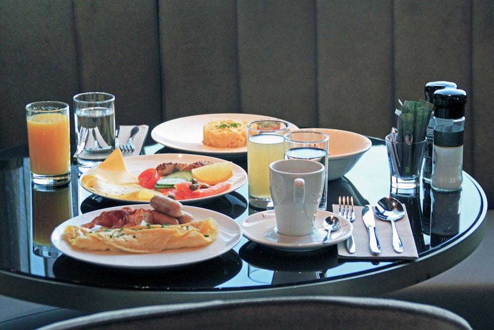 Radisson Hotel & Suites Amsterdam South — 6