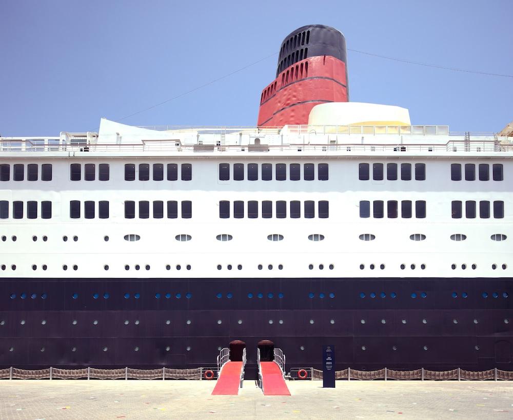 Queen Elizabeth 2 Hotel — 9