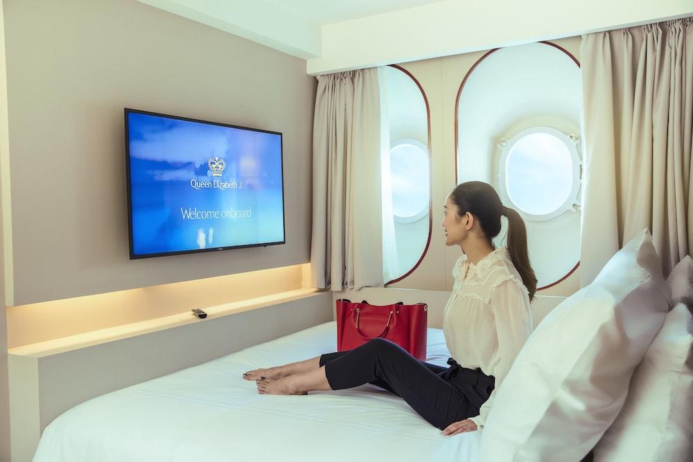 Queen Elizabeth 2 Hotel — 3