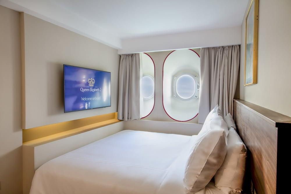 Queen Elizabeth 2 Hotel — 10