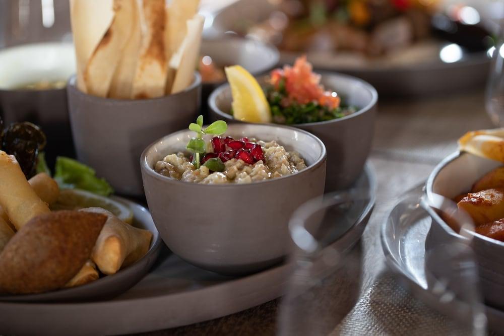 Al Seef Heritage Hotel Dubai, Curio Collection by Hilton — 6