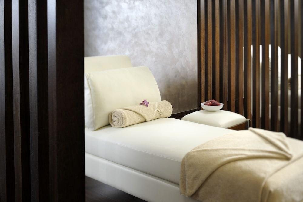 JW Marriott Hotel Marina — 6