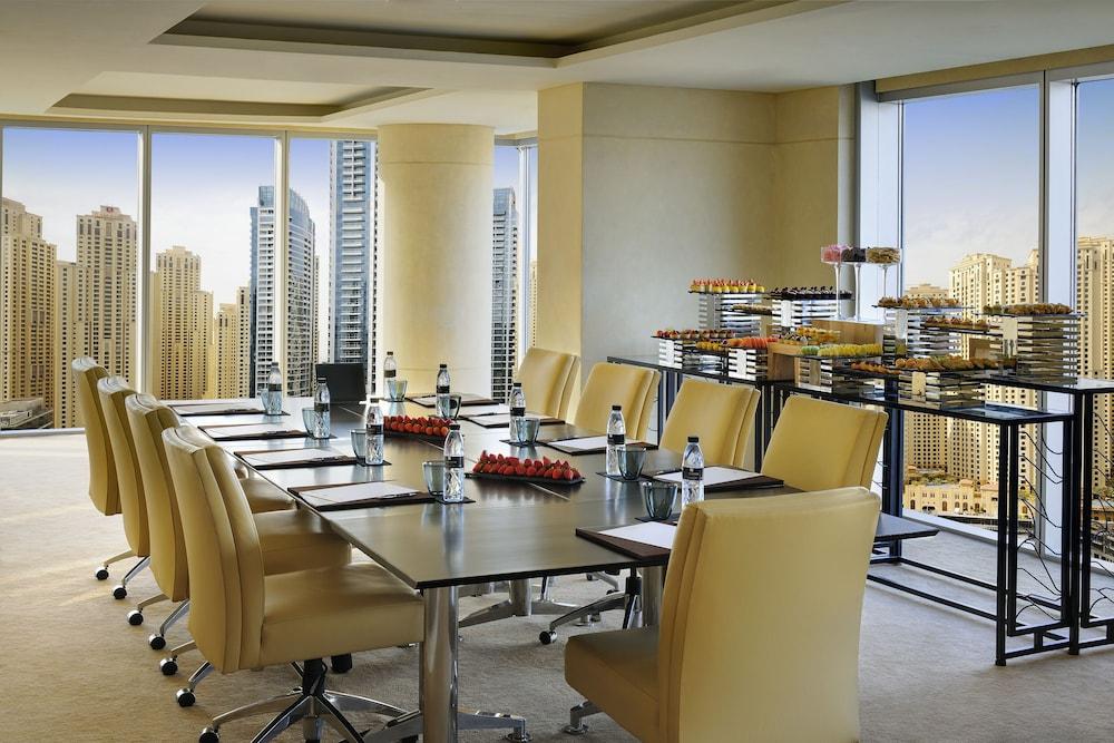 JW Marriott Hotel Marina — 10