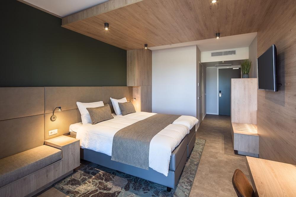 Hotel 46 — 2