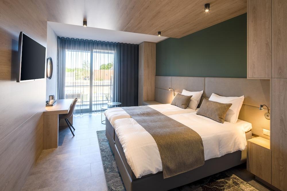 Hotel 46 — 1