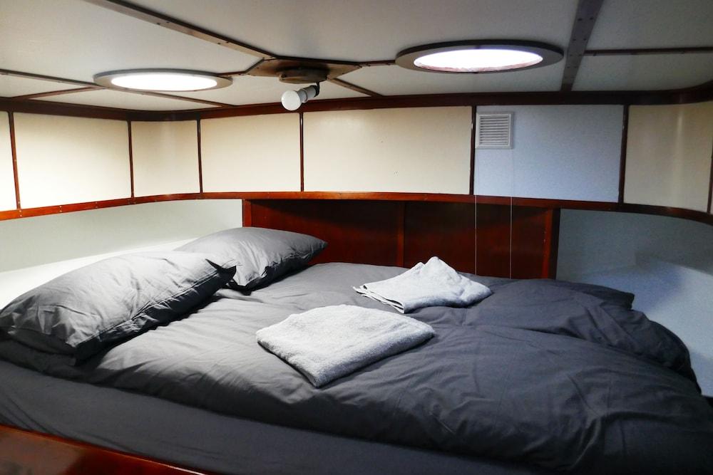 Boathotel Rotterdam Wilhelmina — 9