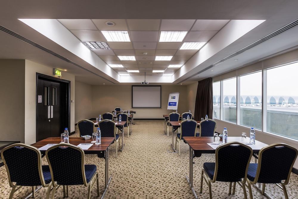 Holiday Inn Express Dubai Airport, an IHG Hotel — 8