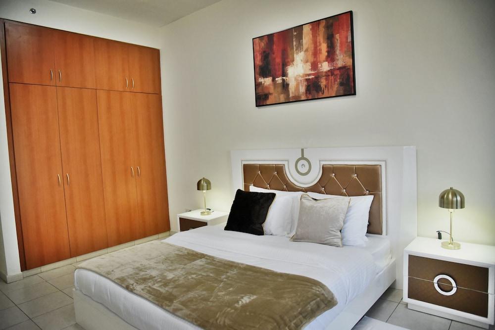 Luxury 4BR Apartment in Horizon Towers — 7